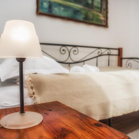 Tri Mudraca Inn Karanac ภายนอก รูปภาพ
