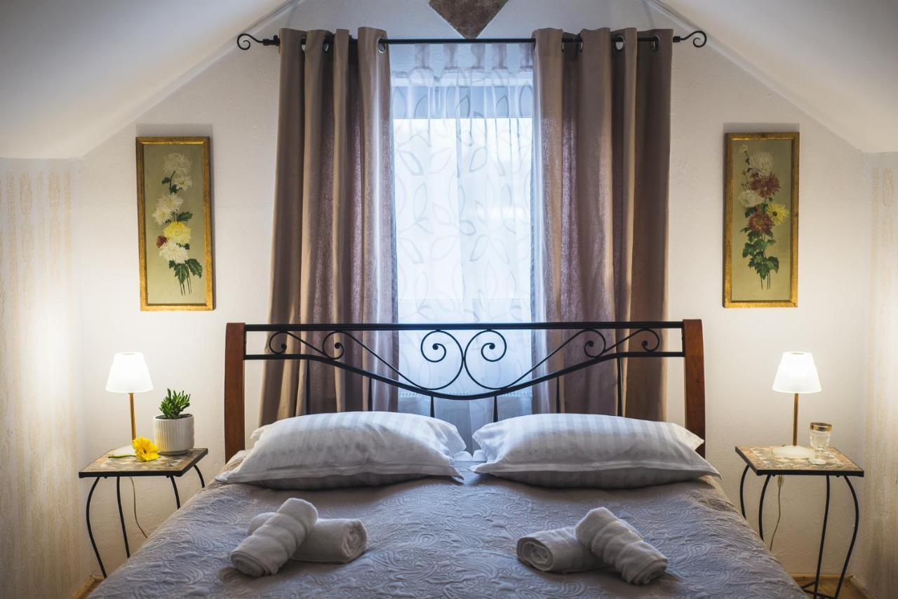 Tri Mudraca Inn Karanac ภายนอก รูปภาพ