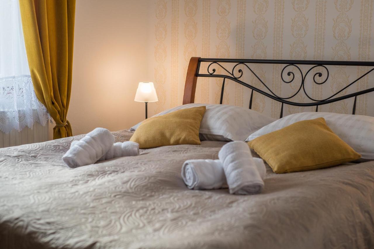 Tri Mudraca Inn Karanac ภายนอก รูปภาพ