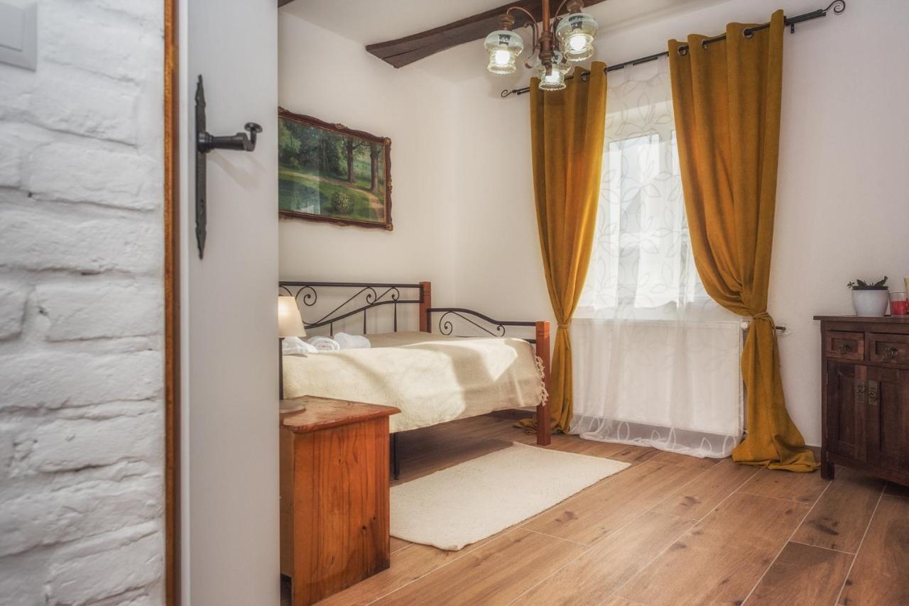 Tri Mudraca Inn Karanac ภายนอก รูปภาพ