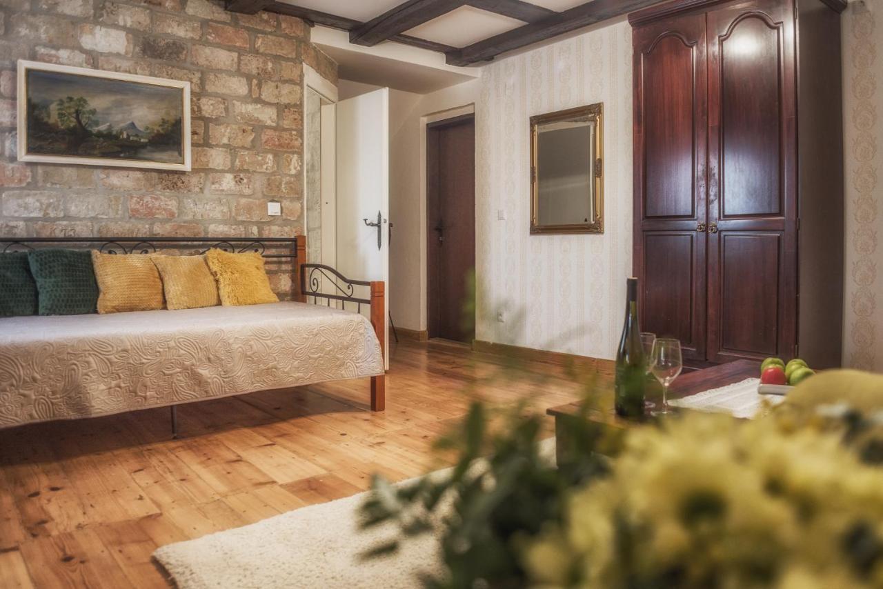 Tri Mudraca Inn Karanac ภายนอก รูปภาพ