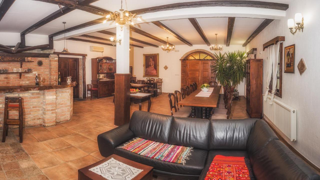 Tri Mudraca Inn Karanac ภายนอก รูปภาพ